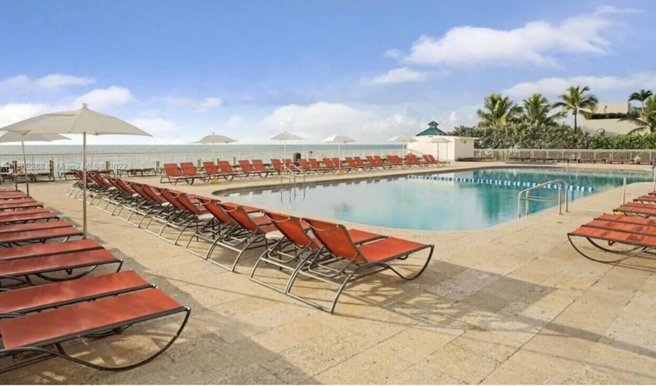 Ramada Plaza By Wyndham Marco Polo Beach Resort Голдън Бийч Екстериор снимка