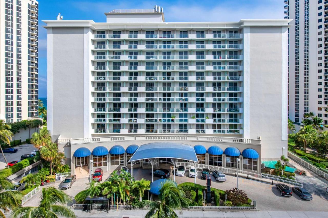 Ramada Plaza By Wyndham Marco Polo Beach Resort Голдън Бийч Екстериор снимка