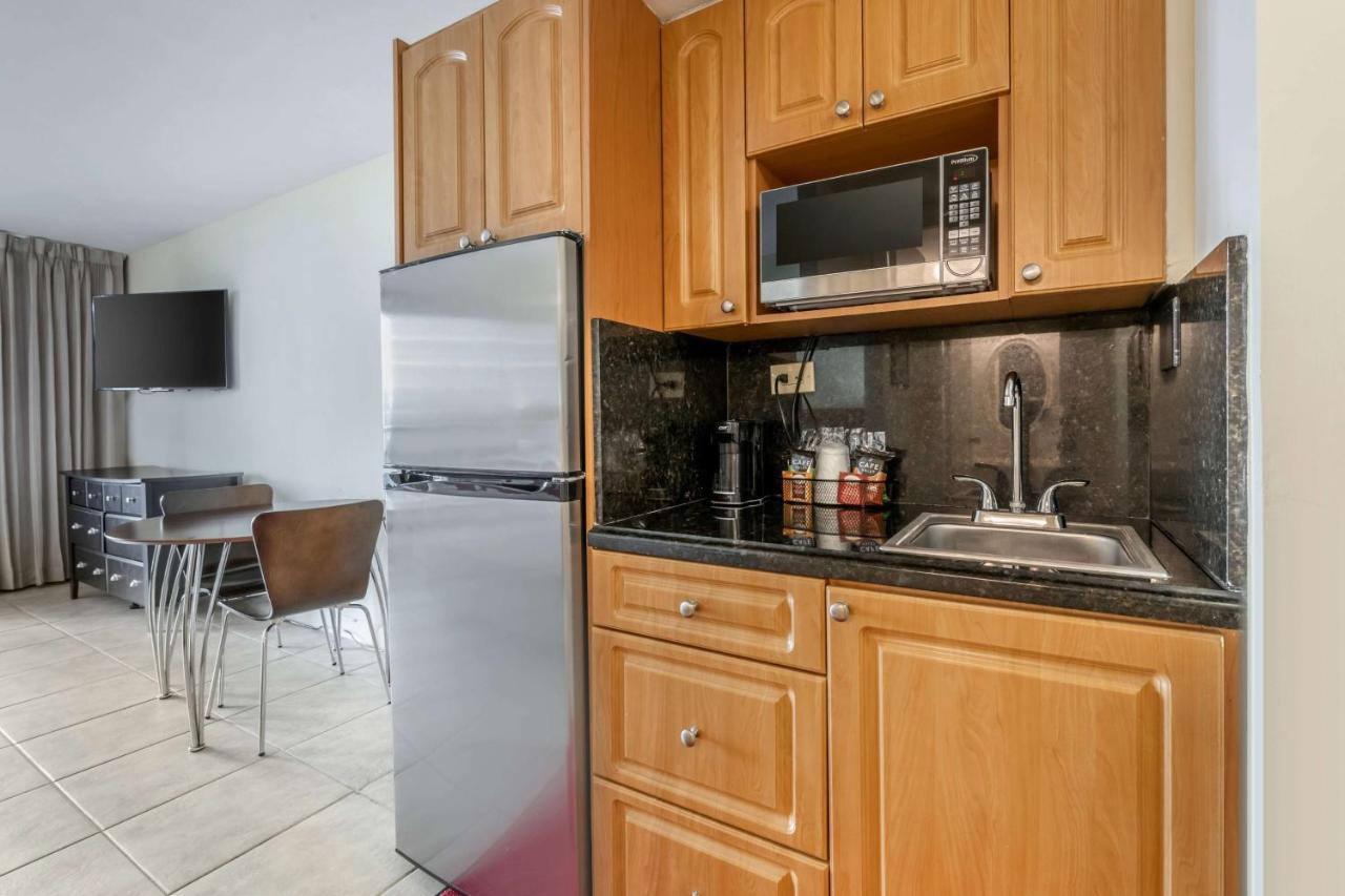 Ramada Plaza By Wyndham Marco Polo Beach Resort Голдън Бийч Екстериор снимка