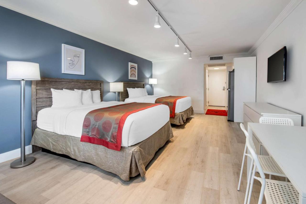 Ramada Plaza By Wyndham Marco Polo Beach Resort Голдън Бийч Екстериор снимка