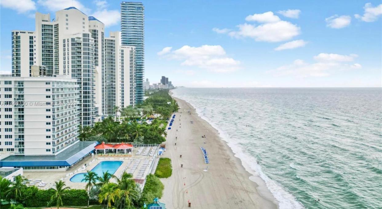 Ramada Plaza By Wyndham Marco Polo Beach Resort Голдън Бийч Екстериор снимка