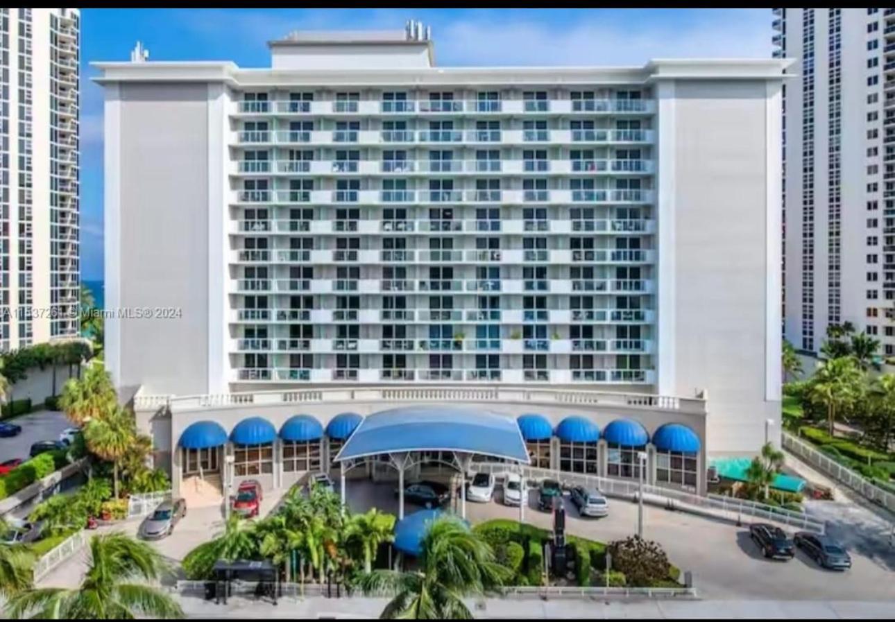 Ramada Plaza By Wyndham Marco Polo Beach Resort Голдън Бийч Екстериор снимка